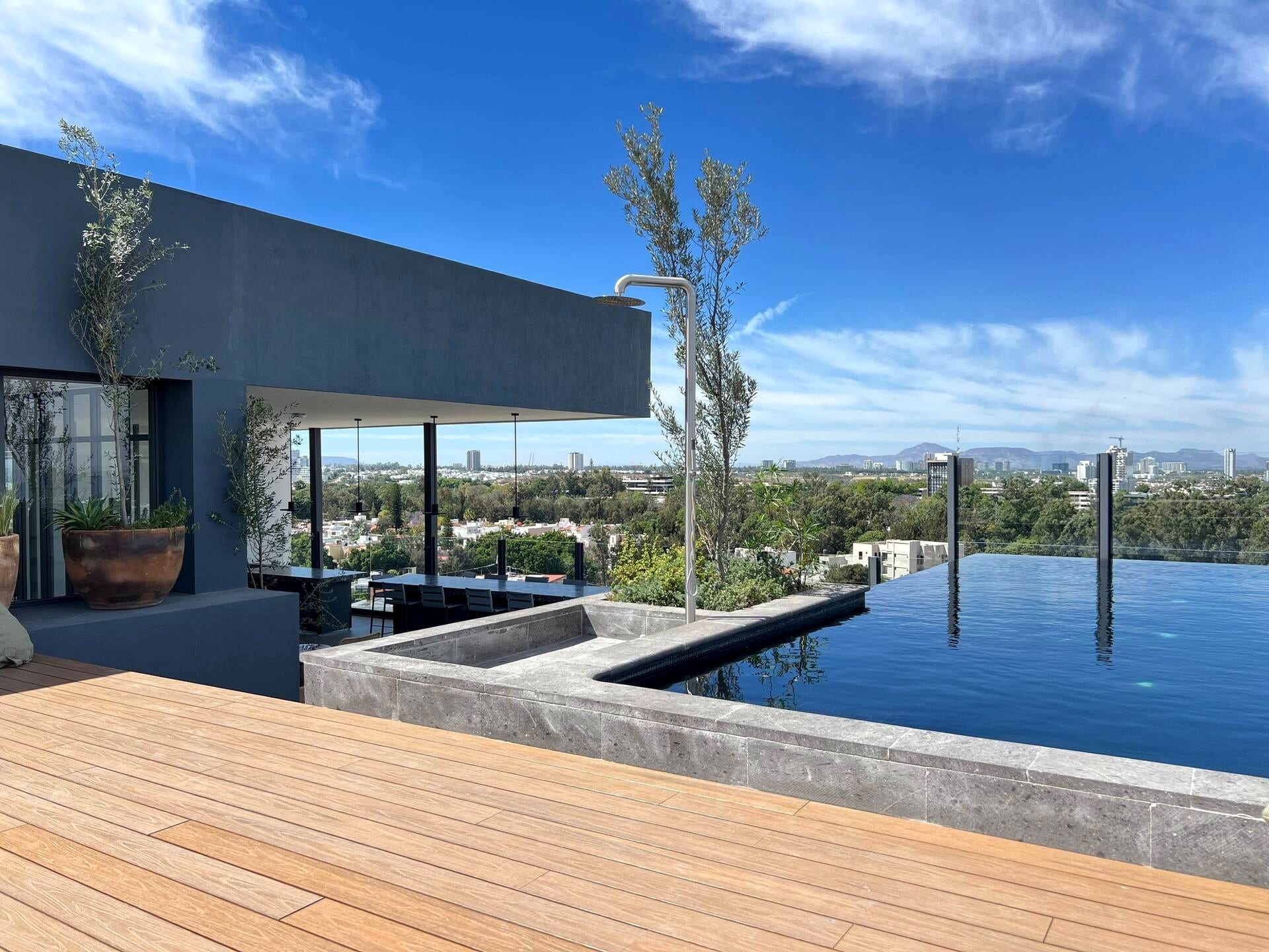 Livify 606 — Alberca