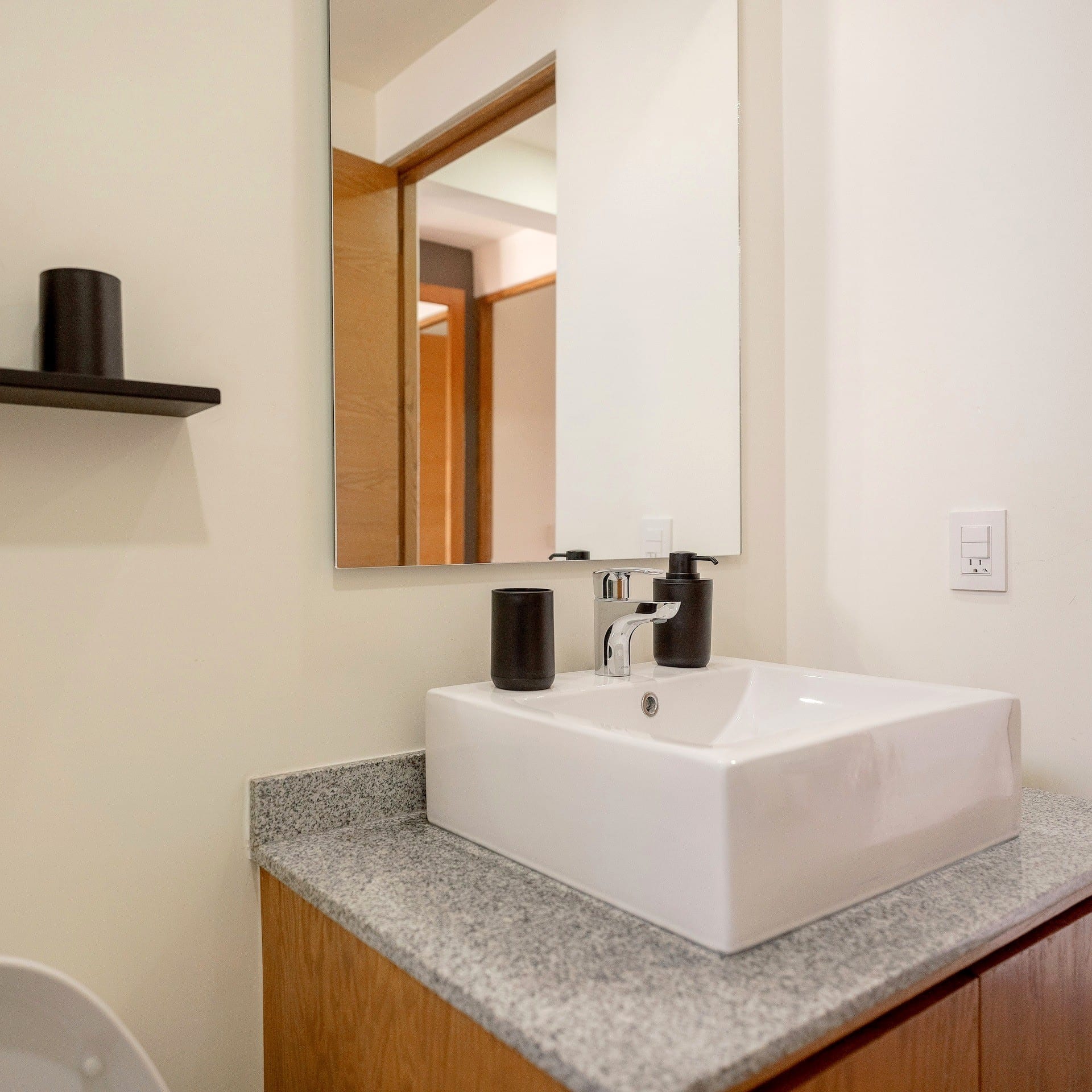 Livify 706 — Baño
