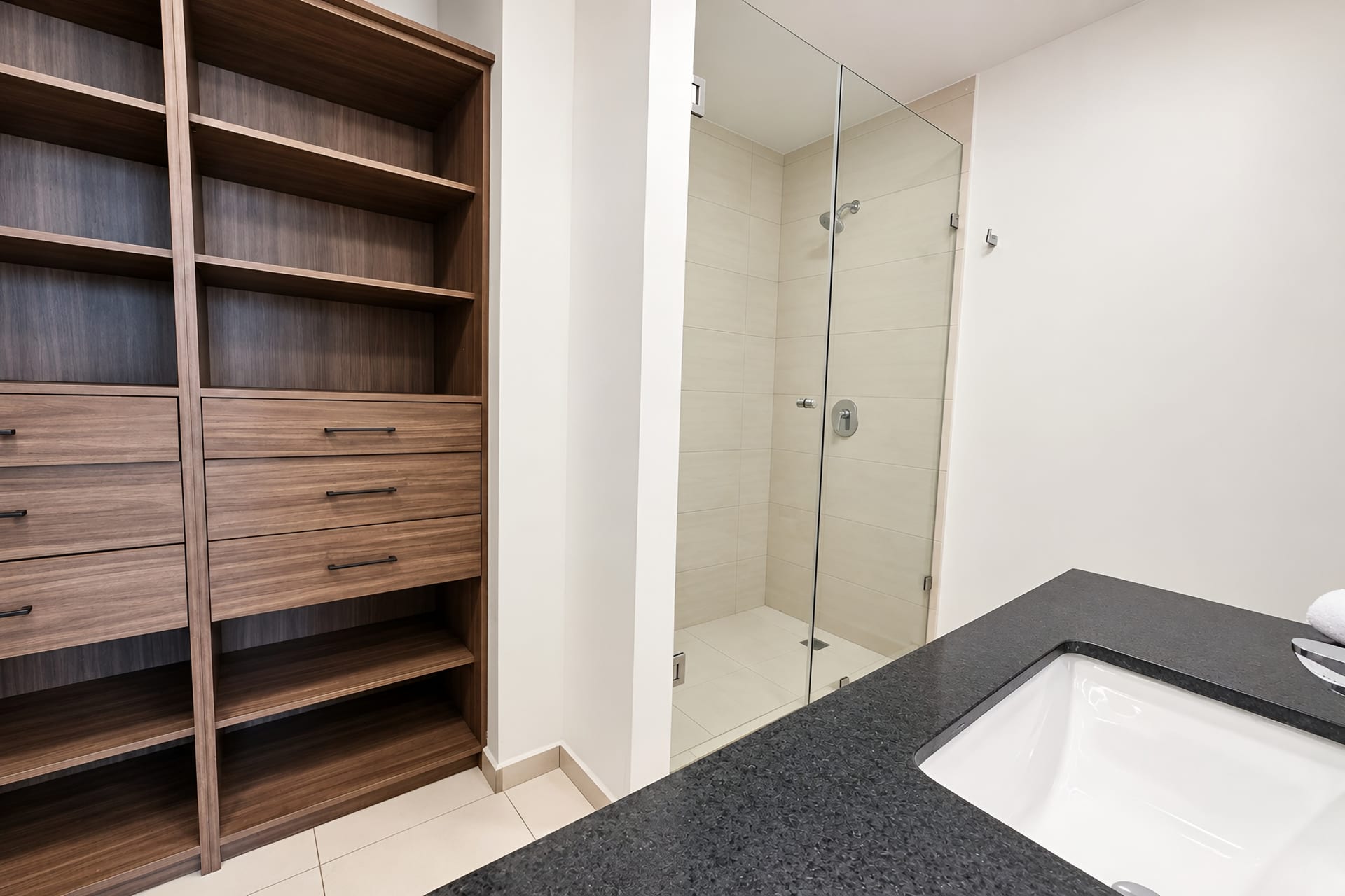 Madison 204 — Baño