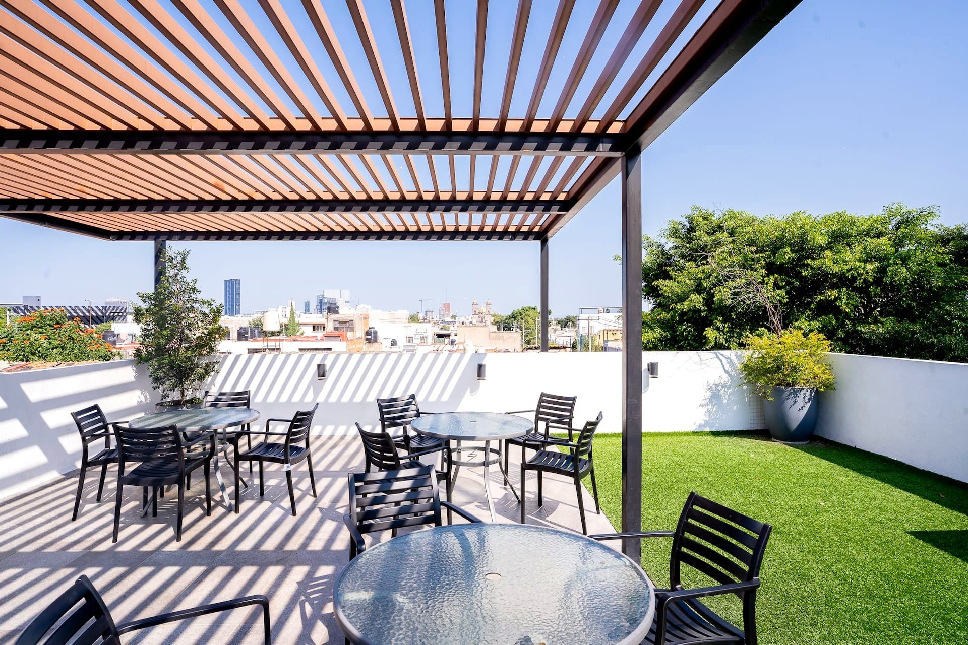 Ramos Millán 201 — Pérgola