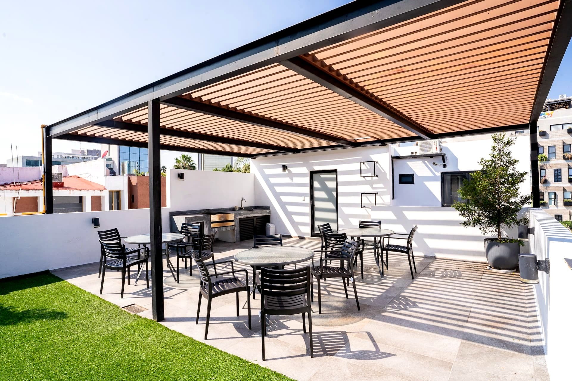 Ramos Millán 202 — Pérgola
