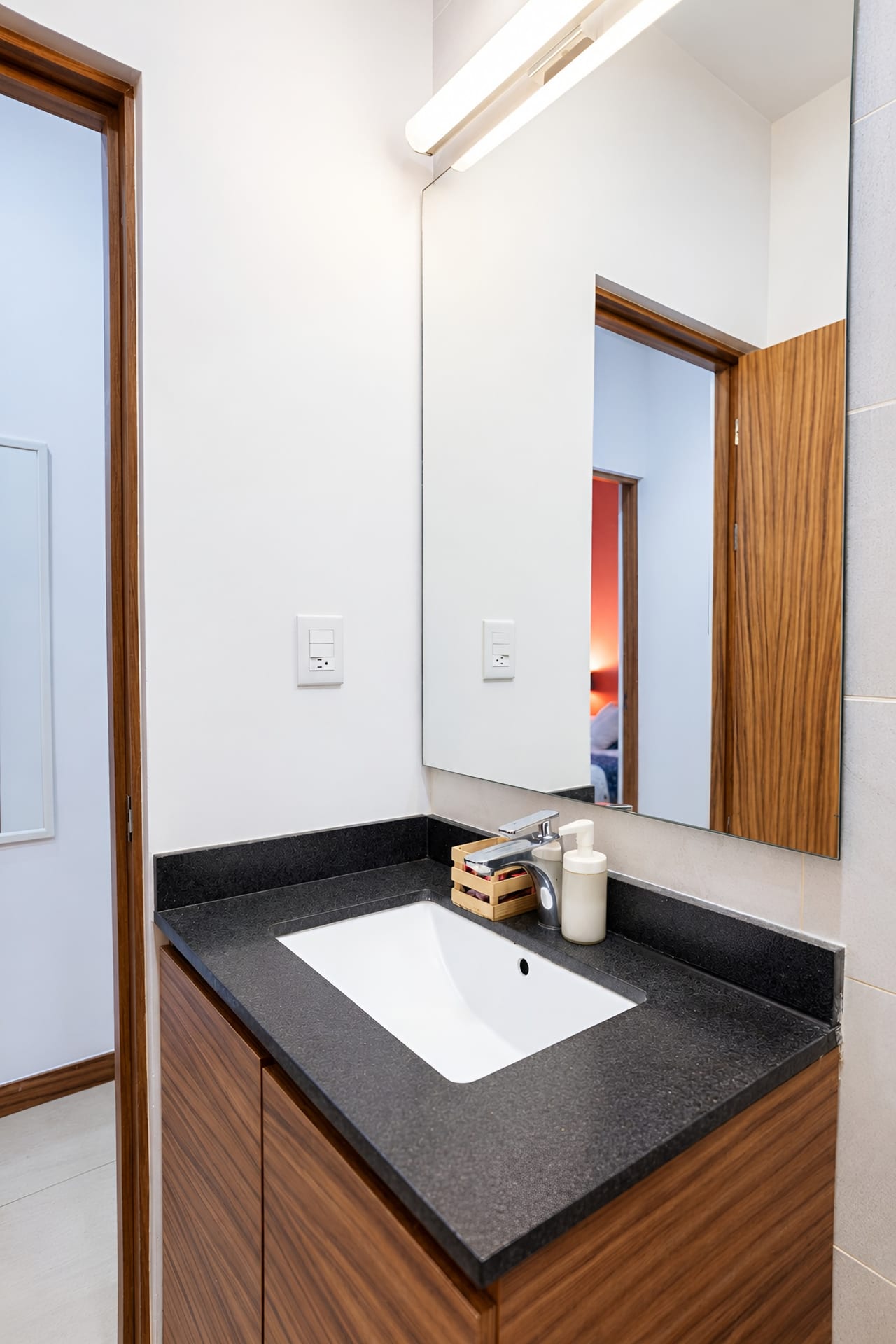 Ramos Millán 202 — Baño