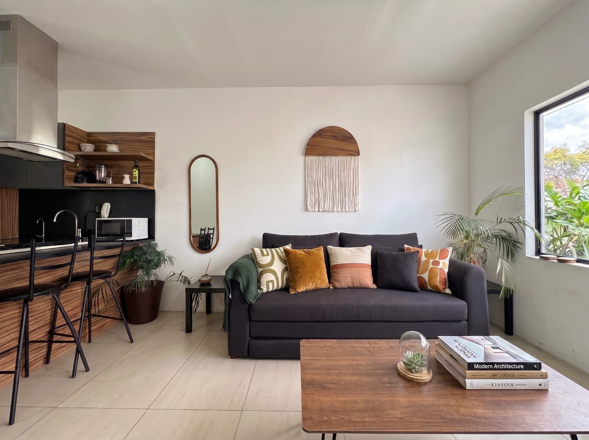 Ramos Millán 301 — Sala