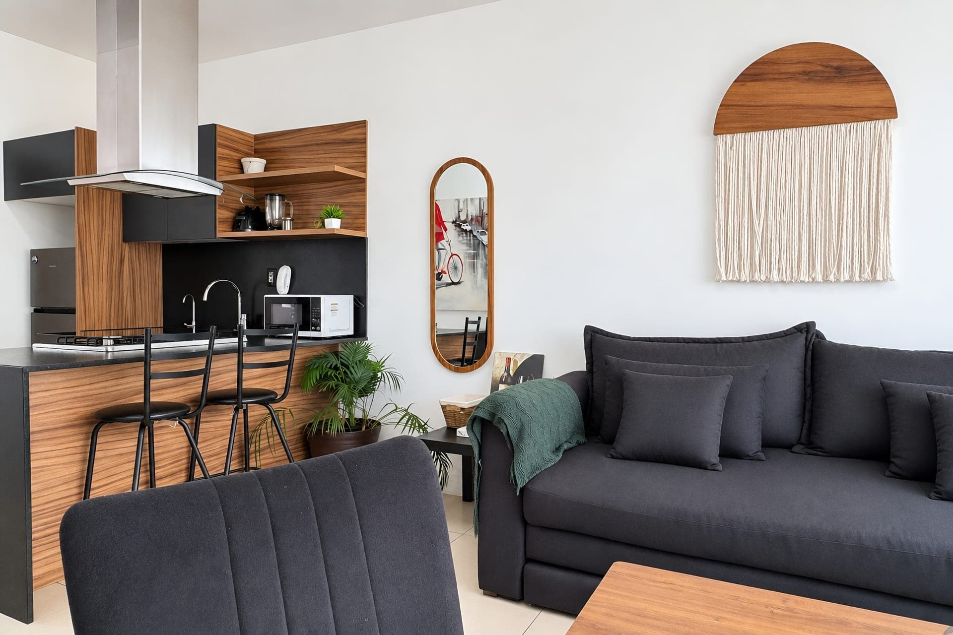 Ramos Millán 301 — Sala
