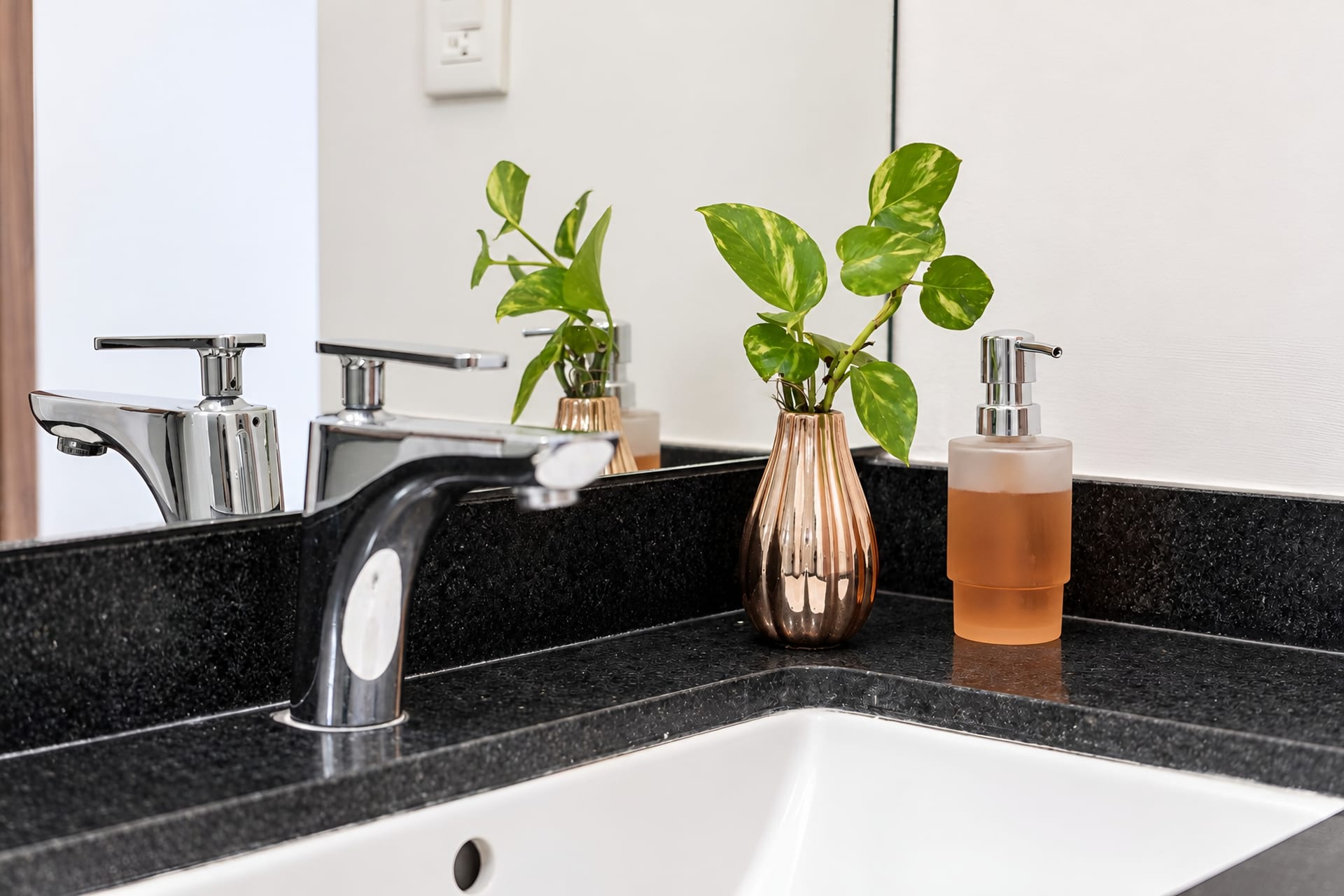 Ramos Millán 301 — Baño