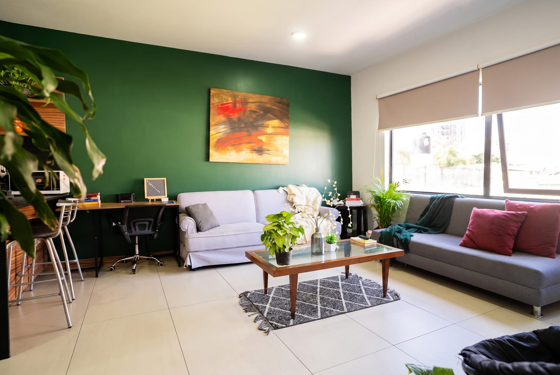 Ramos Millán 401 — Sala